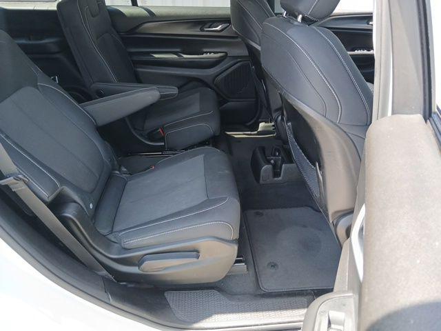 2023 Jeep Grand Cherokee L Laredo 4x2