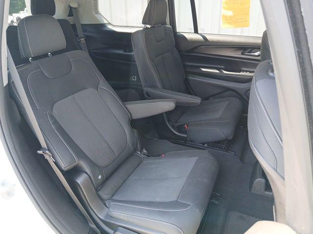 2023 Jeep Grand Cherokee L Laredo 4x2
