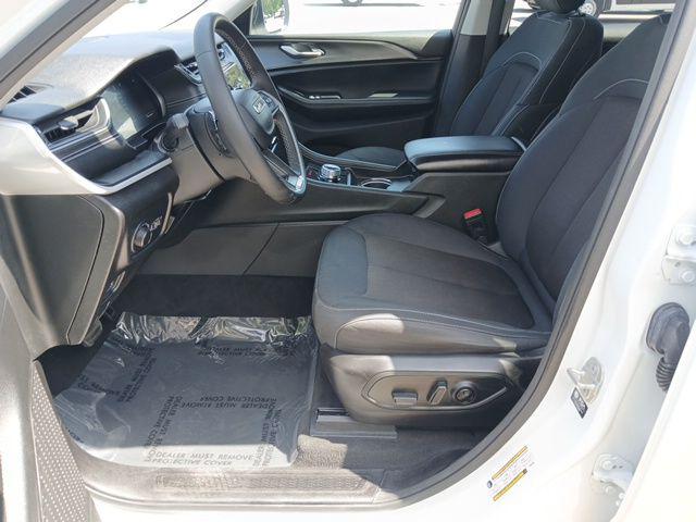 2023 Jeep Grand Cherokee L Laredo 4x2
