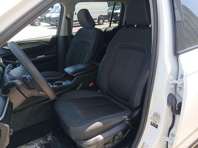 2023 Jeep Grand Cherokee L Laredo 4x2