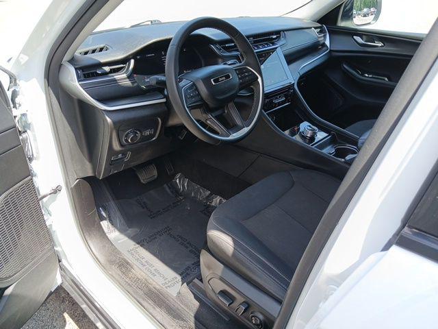 2023 Jeep Grand Cherokee L Laredo 4x2