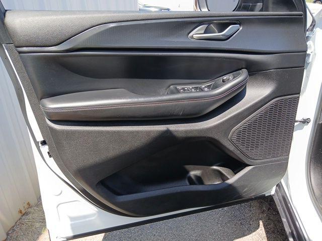 2023 Jeep Grand Cherokee L Laredo 4x2