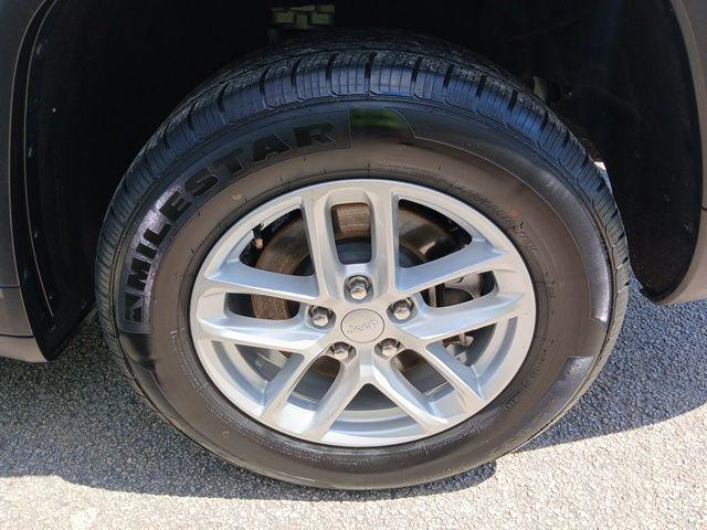 2023 Jeep Grand Cherokee L Laredo 4x2