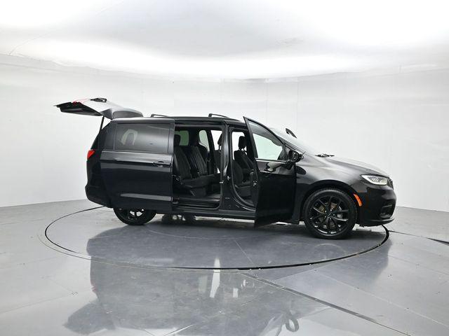 2021 Chrysler Pacifica Touring