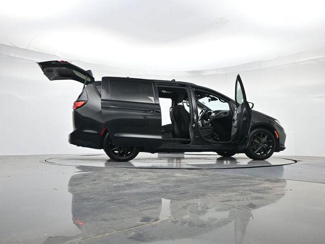 2021 Chrysler Pacifica Touring