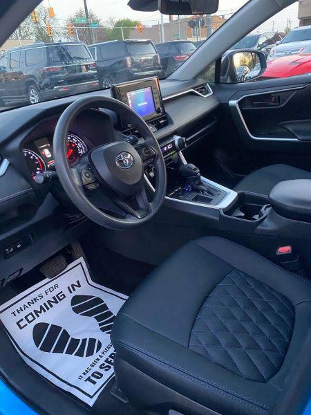 2020 Toyota RAV4 LE