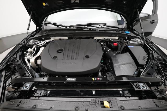 2025 Volvo V60 Cross Country Plus, B5 AWD Gas (mild hybrid)