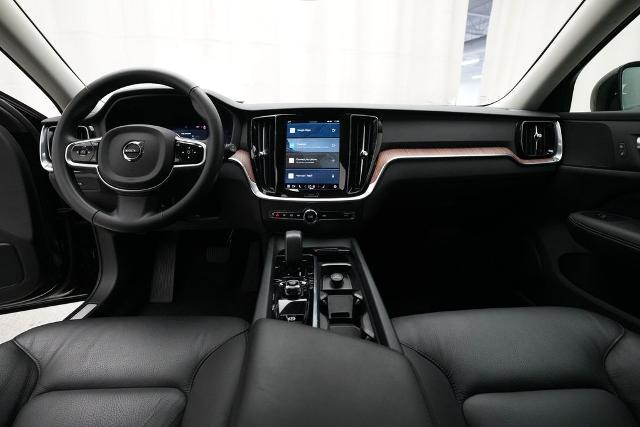 2025 Volvo V60 Cross Country Plus, B5 AWD Gas (mild hybrid)