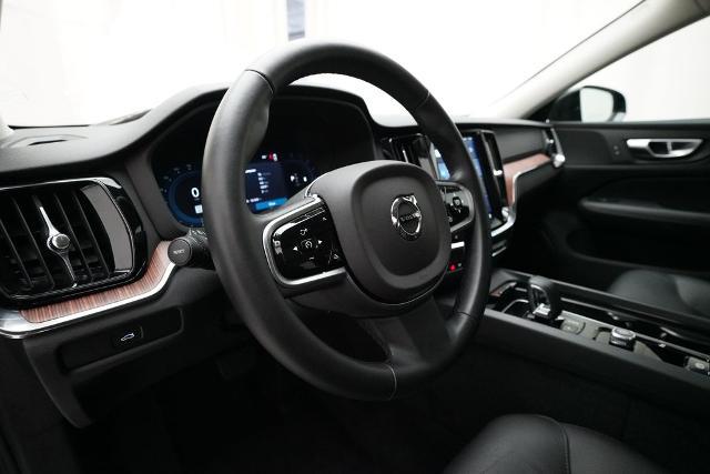 2025 Volvo V60 Cross Country Plus, B5 AWD Gas (mild hybrid)