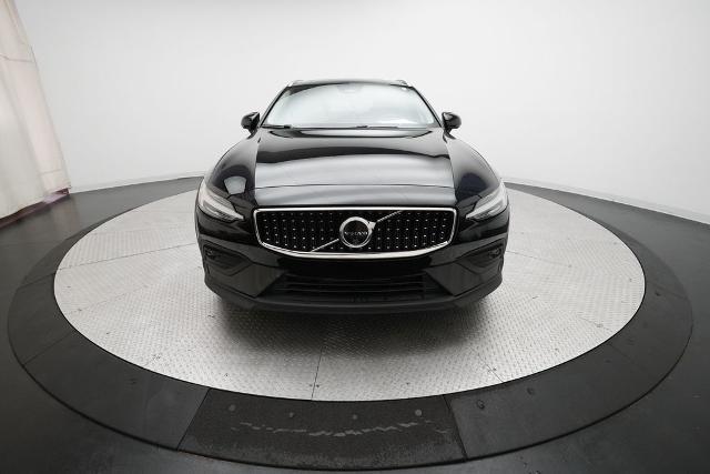 2025 Volvo V60 Cross Country Plus, B5 AWD Gas (mild hybrid)