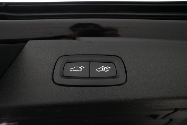 2025 Volvo V60 Cross Country Plus, B5 AWD Gas (mild hybrid)