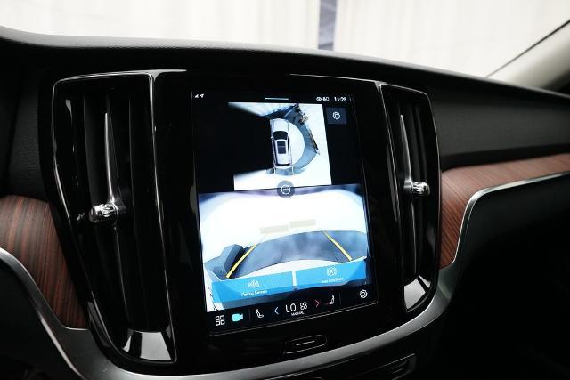 2025 Volvo V60 Cross Country Plus, B5 AWD Gas (mild hybrid)