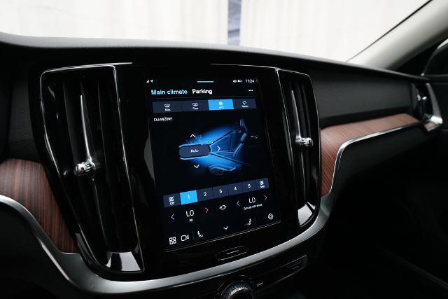 2025 Volvo V60 Cross Country Plus, B5 AWD Gas (mild hybrid)