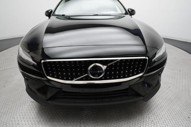 2025 Volvo V60 Cross Country Plus, B5 AWD Gas (mild hybrid)