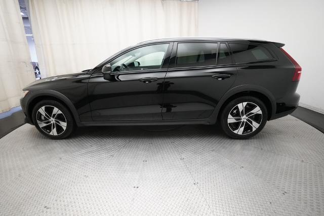 2025 Volvo V60 Cross Country Plus, B5 AWD Gas (mild hybrid)