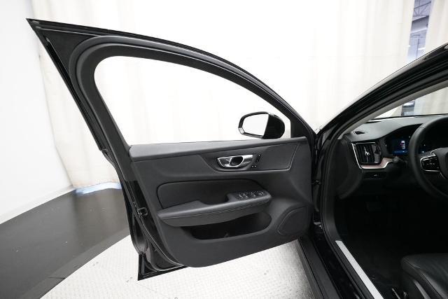 2025 Volvo V60 Cross Country Plus, B5 AWD Gas (mild hybrid)