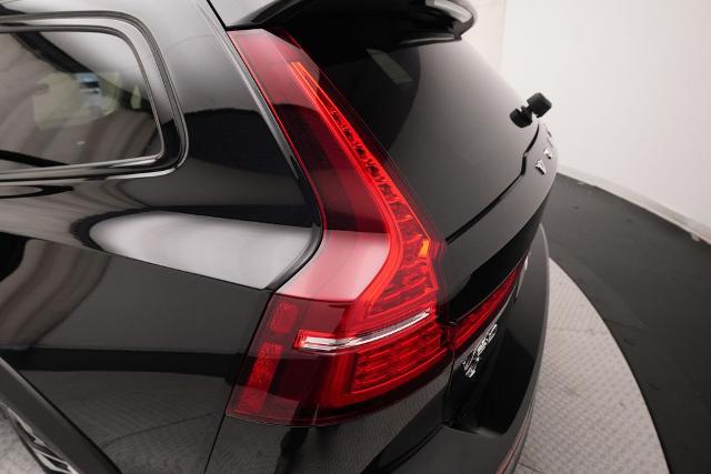 2025 Volvo V60 Cross Country Plus, B5 AWD Gas (mild hybrid)