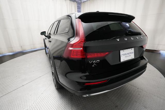 2025 Volvo V60 Cross Country Plus, B5 AWD Gas (mild hybrid)