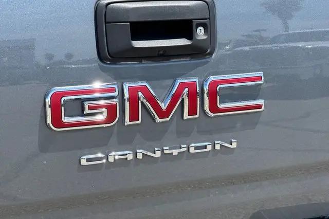 2022 GMC Canyon 2WD Crew Cab Short Box Elevation