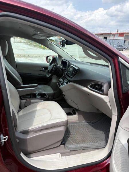 2017 Chrysler Pacifica Touring-L