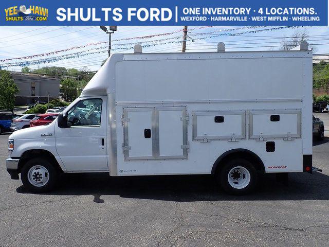 2027 Ford E-Series Cutaway Base