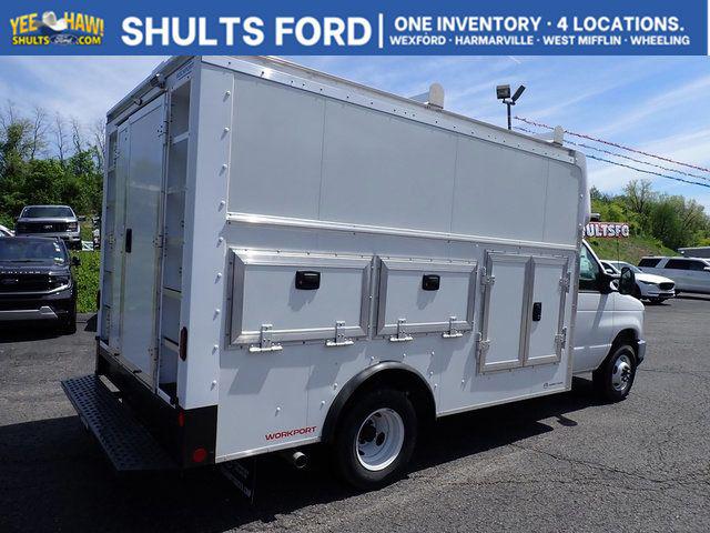 2027 Ford E-Series Cutaway Base