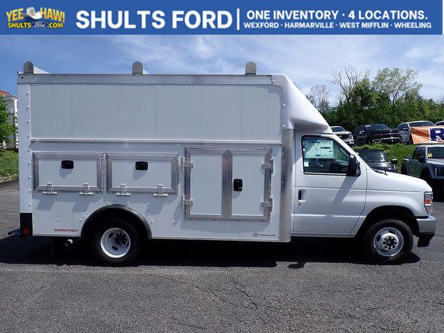 2027 Ford E-Series Cutaway Base