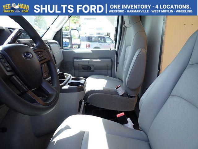 2027 Ford E-Series Cutaway Base