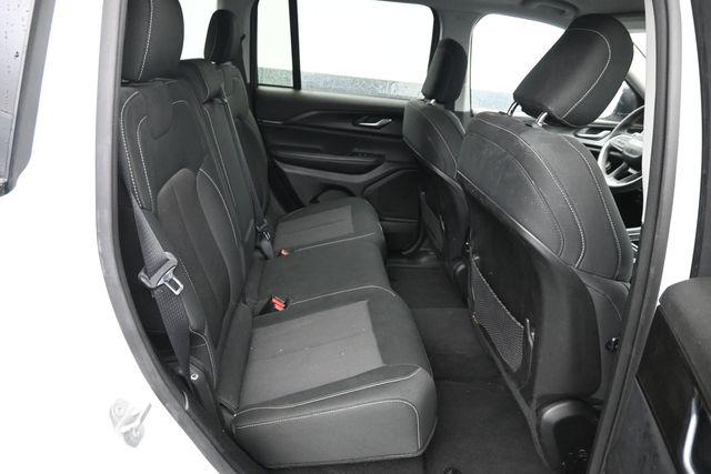 2023 Jeep Grand Cherokee Laredo 4x4