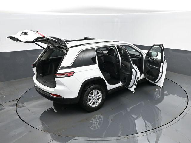 2023 Jeep Grand Cherokee Laredo 4x4
