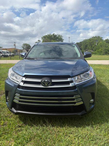 2019 Toyota Highlander XLE for sale in Houston, TX