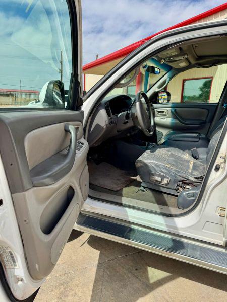 2003 Toyota Sequoia SR5 V8