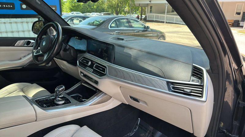 2021 BMW X7 M50i