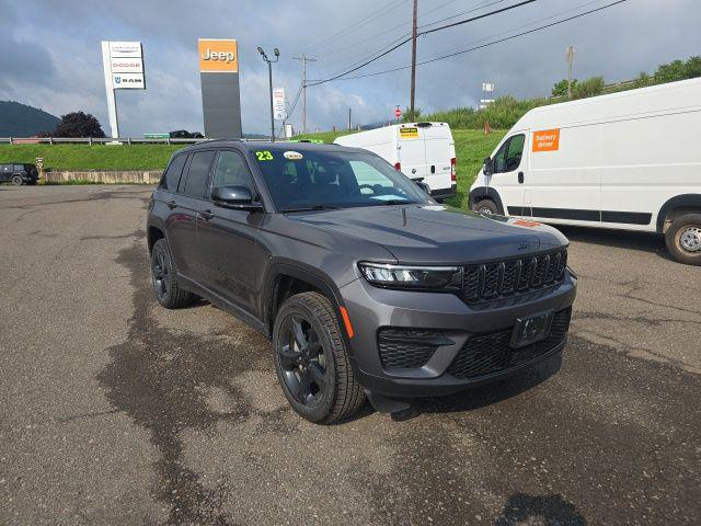 2023 Jeep Grand Cherokee Altitude 4x4 2023 Jeep Grand Cherokee Altitude 4x4