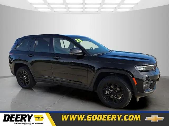 2025 Jeep Grand Cherokee Altitude 4x4 for sale in Pleasent Hill, IA