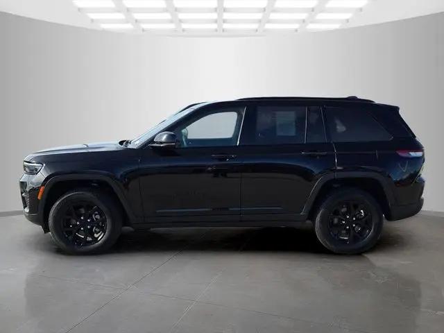 2025 Jeep Grand Cherokee Altitude 4x4
