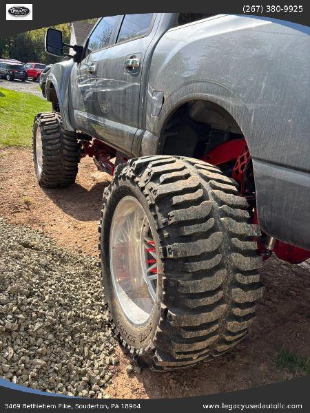 2017 Nissan Titan SV