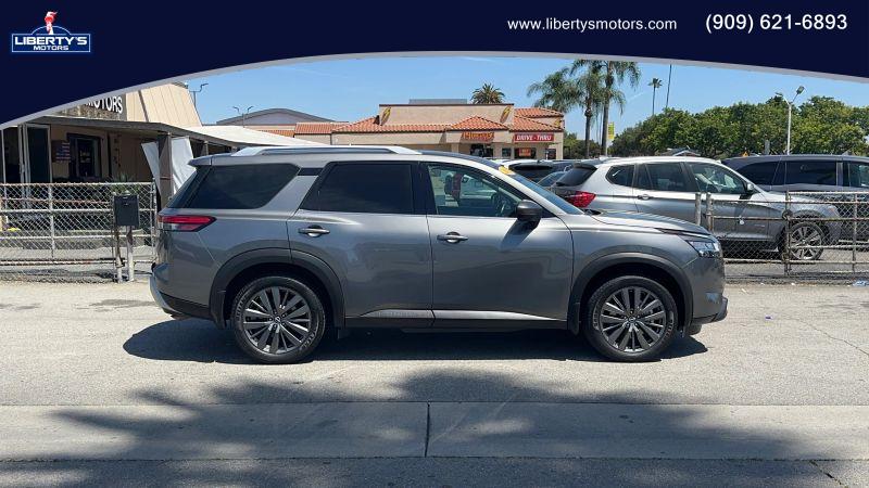 2022 Nissan Pathfinder SL 2WD