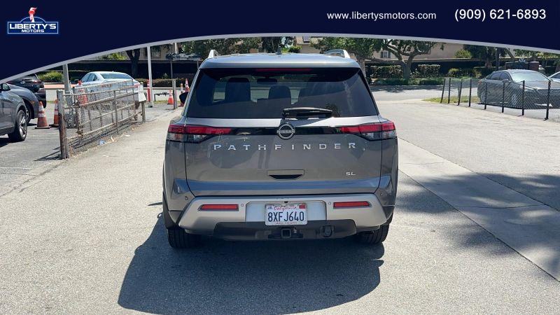 2022 Nissan Pathfinder SL 2WD