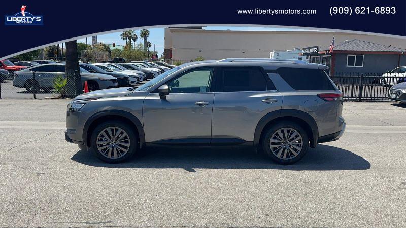 2022 Nissan Pathfinder SL 2WD