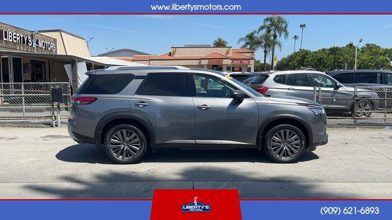 2022 Nissan Pathfinder SL 2WD