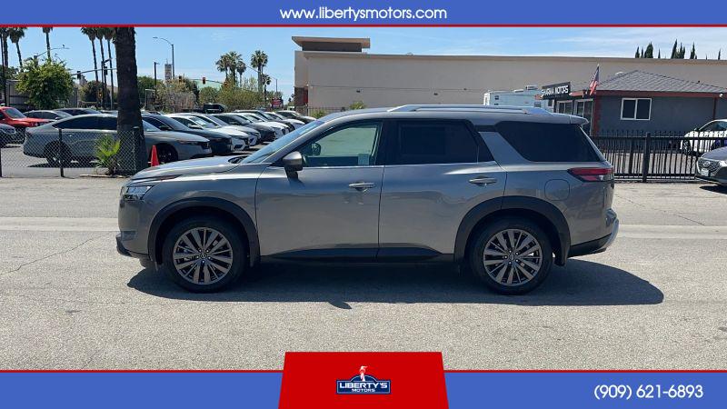 2022 Nissan Pathfinder SL 2WD