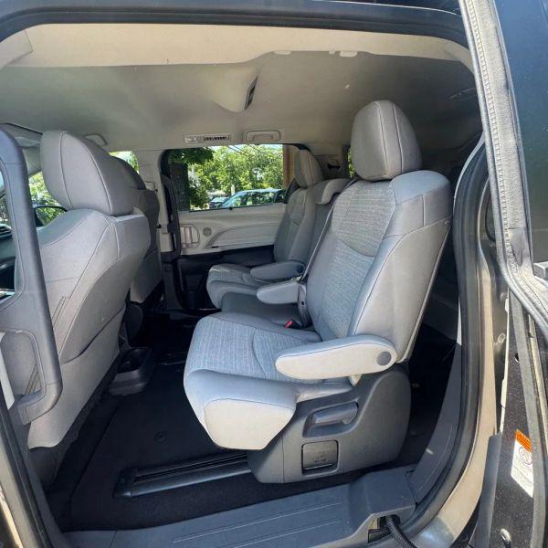 2024 Toyota Sienna LE