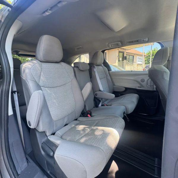 2024 Toyota Sienna LE