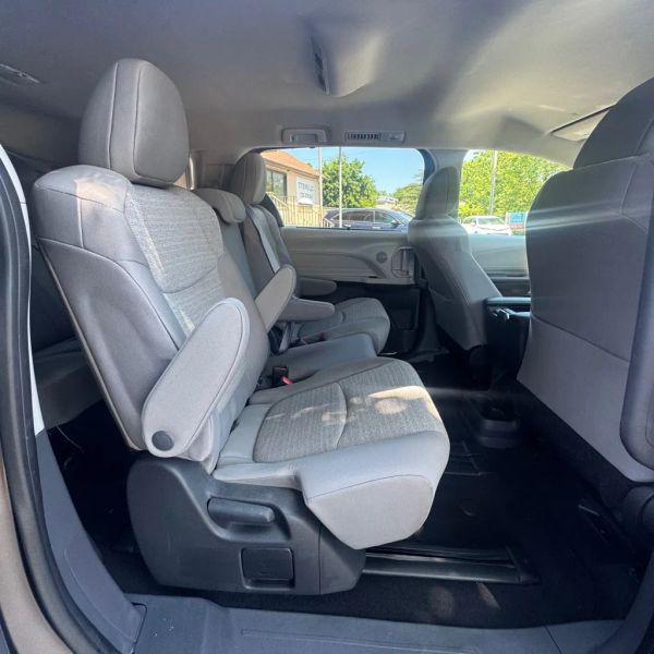 2024 Toyota Sienna LE