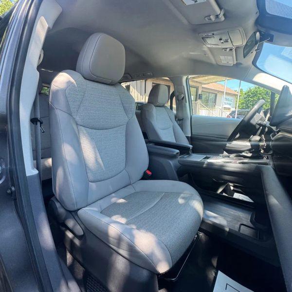 2024 Toyota Sienna LE