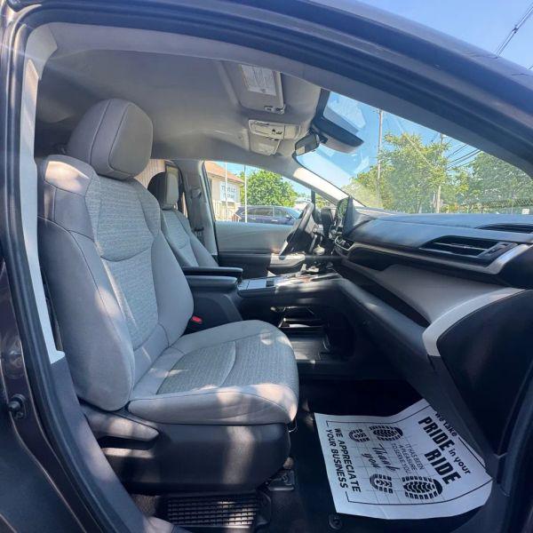2024 Toyota Sienna LE