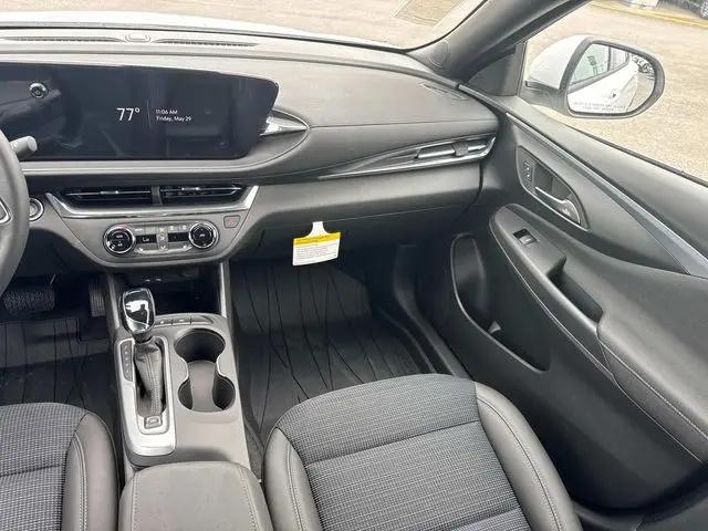 2026 Buick NV Preferred FWD