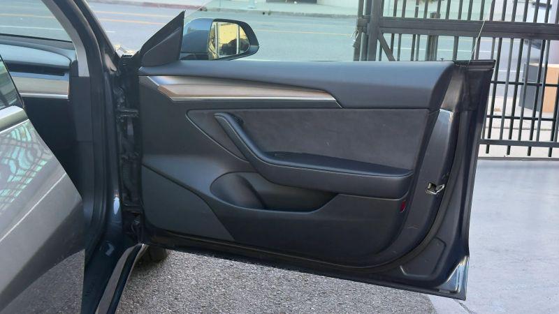 2022 Tesla Model 3 Rear-Wheel Drive