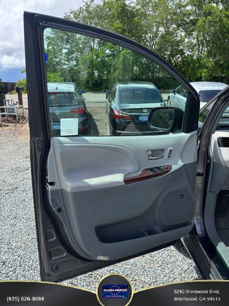 2013 Toyota Sienna Limited V6 7 Passenger